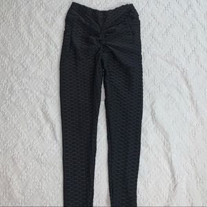 FAMOUS TIK TOK SCRUNCH LEGGINGS